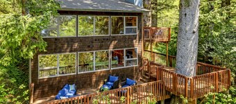 Classic woodland home with gorgeous setting, great deck - 2 dogs OK