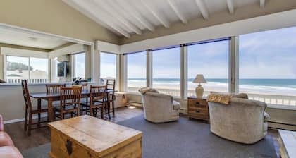 Dog-friendly, oceanfront home with beach access, and large deck-EV charger