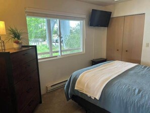 1 slaapkamer, een strijkplank/strijkijzer, wifi, beddengoed