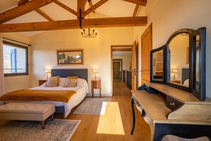 7 bedrooms, travel cot, free WiFi - 7-Bedroom Tarn Villa with Spa (Damiatte)
