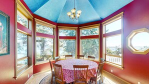 A room with a round table, six chairs, and large windows. - Bay & Harbor View Home with High-Speed WiFi, Private Washer/Dryer, & Board Games (Newport)