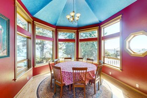Dining - Bay & Harbor View Home with High-Speed WiFi, Private Washer/Dryer, & Board Games (Newport)