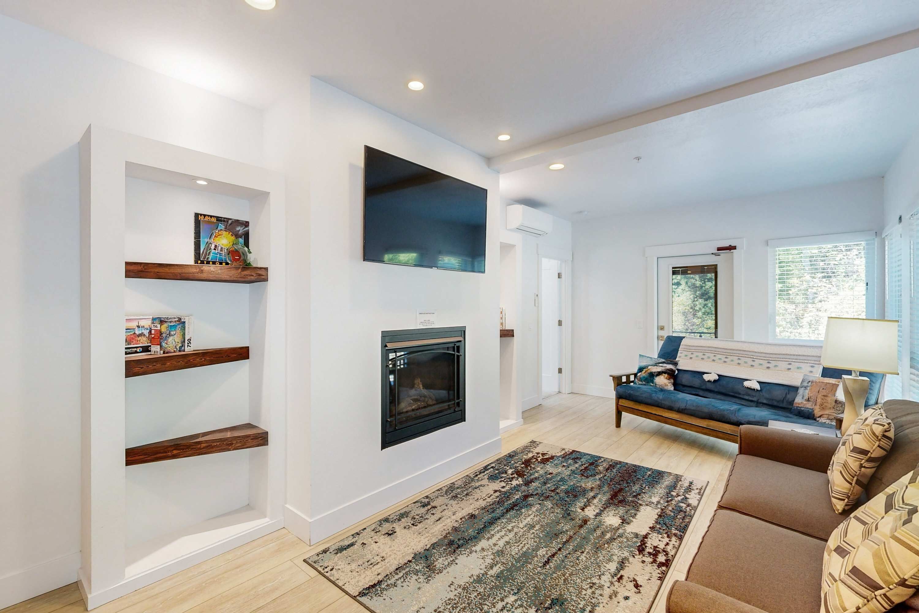 TV, fireplace, offices