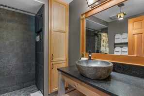 Shower, hair dryer, towels - Recently remodeled riverfront home with fireplace, firepit & W&D - dog-friendly (Rhododendron)