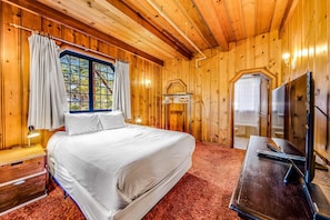 7 bedrooms, iron/ironing board, WiFi, bed sheets - Dog-Friendly Home with Sea Views on Little Beach and Half-Mile to the Ocean (Gearhart)