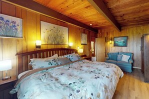 2 bedrooms, iron/ironing board, WiFi, bed sheets - Oceanfront, Dog-Friendly Home with Fireplace, Ocean View, Beach Access & WiFi (Yachats)