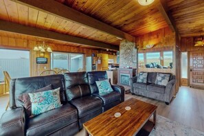 TV, fireplace, DVD player, offices - Oceanfront, Dog-Friendly Home with Fireplace, Ocean View, Beach Access & WiFi (Yachats)