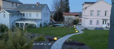 المنطقة المحيطة بالمنشأة