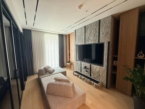 Living area - Modern Luxury 1-Bedroom Apartment Next to City Mall Beautiful Views Amenities (Тоshkent)
