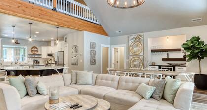 Dream on the Deschutes River with private sauna, game room, & massage chairs