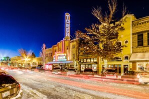 Exterior - Adorable Bend townhome with ideal location, kitchenette & central AC (Bend)