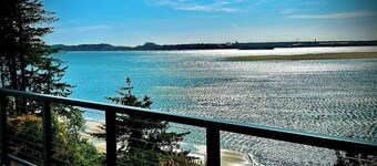 Sweeping Bay Views, Room for all & a Hidden Door