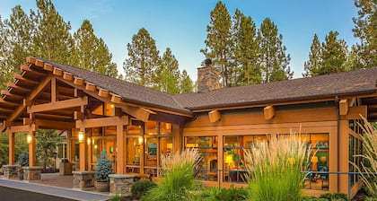 Studio condo with access to shared pools, hot tubs, close to Mt Bachelor