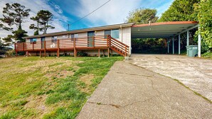 A two-story house with a covered porch and a small deck. - Dog-friendly duplex in the Heart of Nye beach near the beach & downtown (Newport)