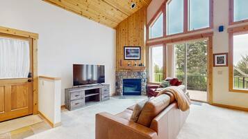 TV, fireplace, offices