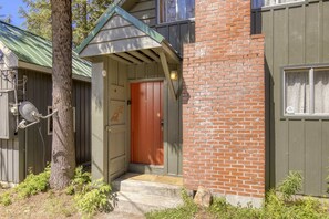 Exterior - Cozy & comfortable mountain cabin with great Government Camp location (Government Camp)