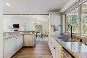 Fridge, microwave, oven, stovetop - Remodeled Luxury Home with private hot tub, patio-balcony, & SHARC Passes (Sunriver)