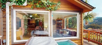 Peaceful dog-friendly cabin on the coast with great deck views