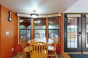 Dining - Peaceful dog-friendly cabin on the coast with great deck views (Brookings)