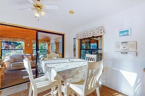 Dining - Cozy abode steps from the beach with a private hot tub and nautical theme (Brookings)