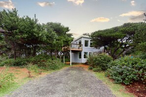 Exterior - Dog-Friendly Getaway with Outdoor Firepit & Balcony - Steps from Beach Access (Florence)