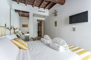 2 bedrooms, iron/ironing board - iFlat | Antonella House Trevi Terrace Hideaway (Rome)