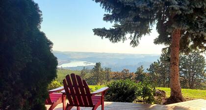 Dog-friendly hilltop estate with fireplace & incredible Columbia River view