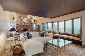 TV, fireplace - Dog-friendly hilltop estate with fireplace & incredible Columbia River view (The Dalles)