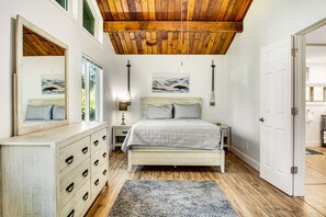 Iron/ironing board, WiFi, bed sheets - Single-level home with firepit & gas fireplace - walk to the beach, 3 dogs OK (Ocean Park)