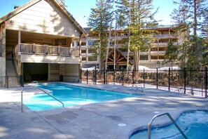 Pool - Luxurious Collins Lake condo withupdated amenities, shared pool & easy ski access (Government Camp)