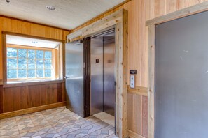 Interior - Luxurious Collins Lake condo withupdated amenities, shared pool & easy ski access (Government Camp)