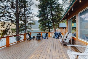 Terrace/patio - Waterfront Home on Wallowa Lake with private sauna, dock & amazing view (Joseph)