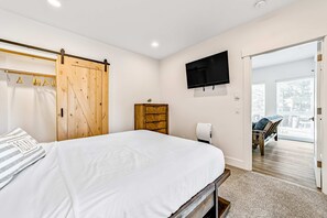 2 bedrooms, Internet, bed sheets, wheelchair access