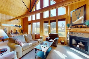 Fernseher, Kamin, Arbeitsbereiche