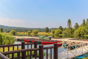 Marina - Inviting condo with private sauna & wonderful shared amenities (Sunriver)