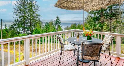 Inviting home with spectacular view, hot tub, balcony, fireplace, & W&D
