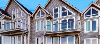 Oceanfront house in gated community with sea views
