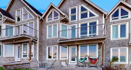 Oceanfront house in gated community with sea views