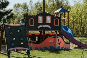 A playground with a pirate-themed play structure, including climbing walls and slides. - Luxury holiday home with terrace, sauna, jacuzzi (Niechorze)