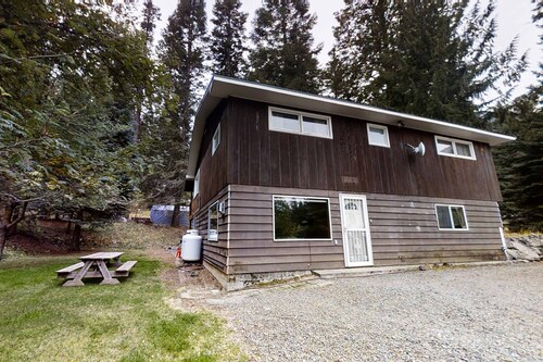 Wonderful Home Close to Lake withPrivate W&D, WiFi, Gas Fireplace - 2 Dogs Okay