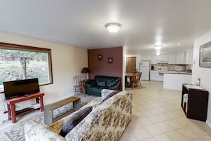 TV, fireplace