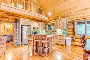 Fridge, microwave, oven, stovetop - Woodland home near golf & ski slopes with wraparound deck - dog-friendly (Welches)