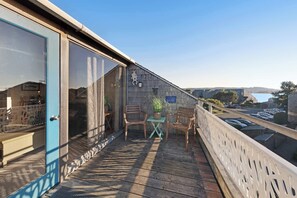 Terrace/patio - Bayfront Condo with Spectacular Views & a Shared Gym (Newport)