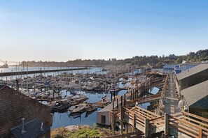 Marina - Bayfront Condo with Spectacular Views & a Shared Gym (Newport)