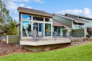 Exterior - Centrally located townhome with pool & hot tub access - near golf & skiing (Eagle Crest)