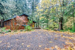 Exterior - Charming Home with Free WiFi, Washer/Dryer, Wood Fireplace, and Furnished Deck (Sandy)