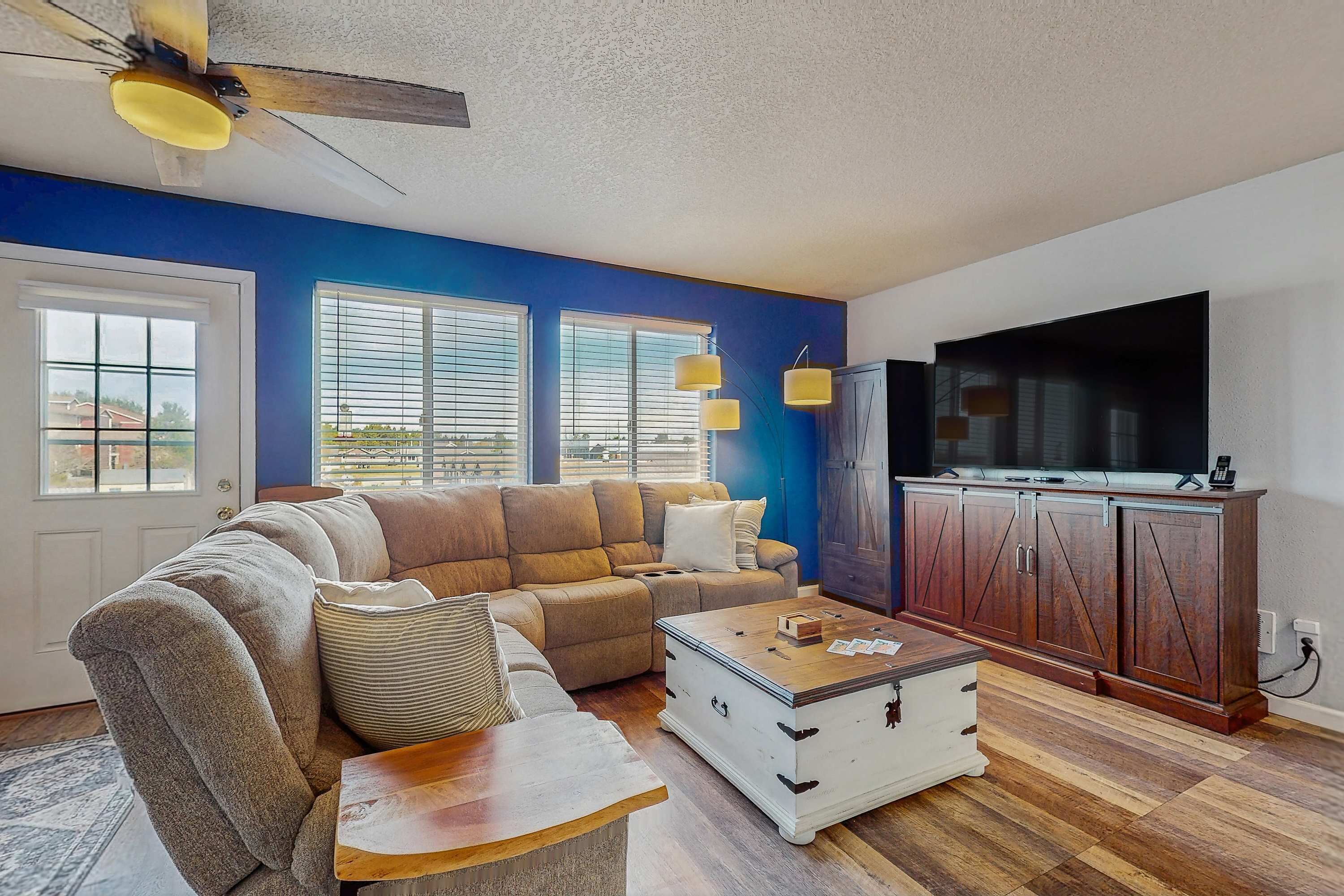 TV, fireplace, offices