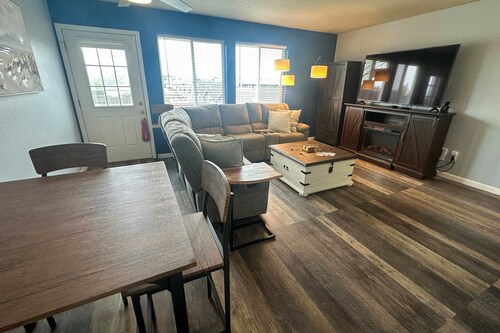 Family Friendly Coastal Getaway Townhome Near Beach & Downtown