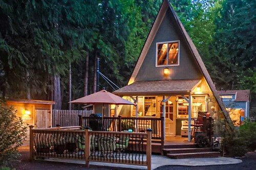 Adorable A-frame cabin withnearby river access, game room, wood stove, firepit