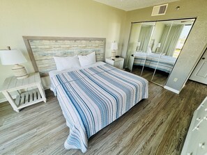 Condo Cao cấp, ban công, quang cảnh một góc biển